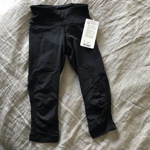 New with tags Lululemon 17” inseam running crop